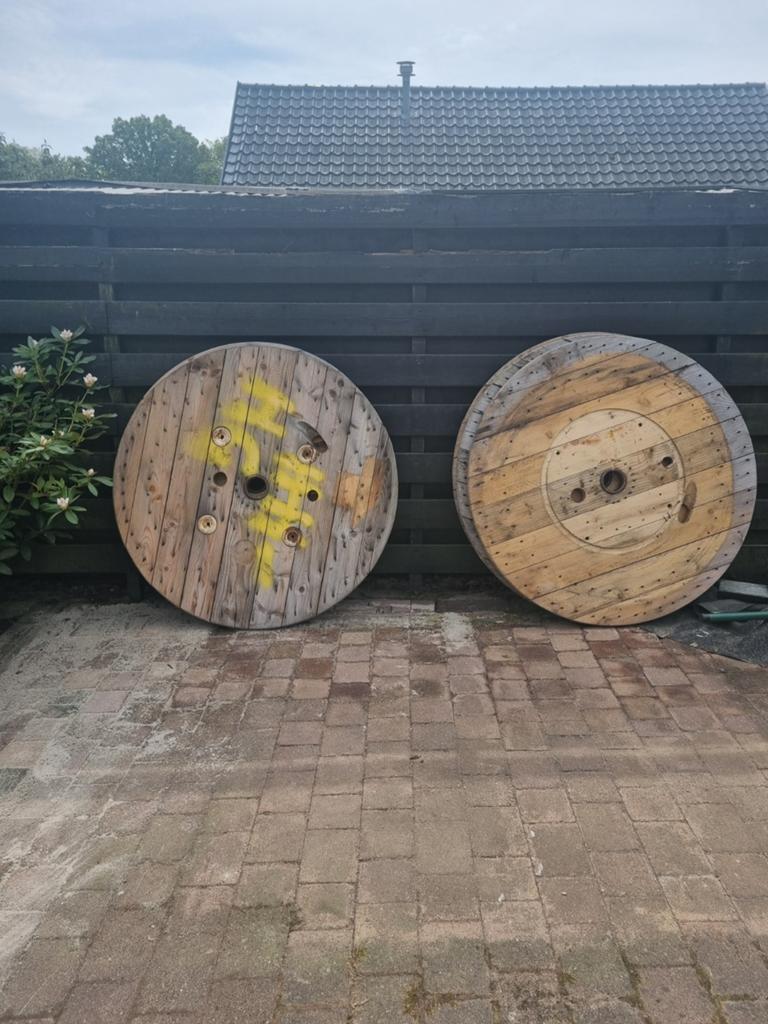 Gratis ronde houten rollen voor tafel brandhout, Tuin en Terras, Regentonnen, 150 liter of meer, Ophalen of Verzenden, Gebruikt