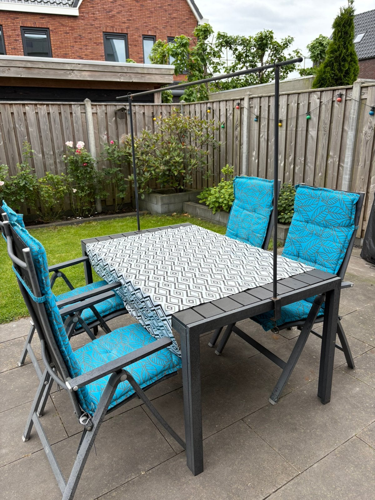Gebruikte tuinset met kussens en tafelkleed, Tuin en Terras, Tuinsets en Loungesets, Ophalen, 4 zitplaatsen, Gebruikt, Aluminium