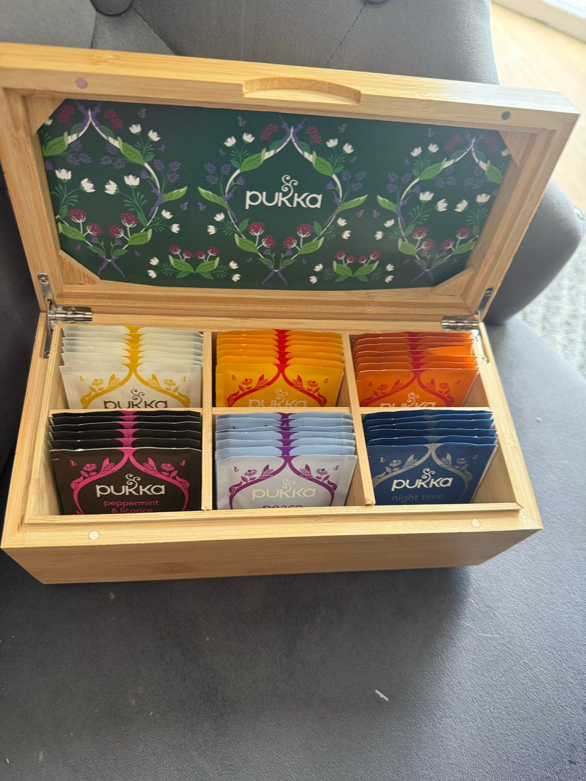 Pukka theedoos van bamboe met diverse theesmaken, Ophalen of Verzenden, Zo goed als nieuw, Bruin, Hout