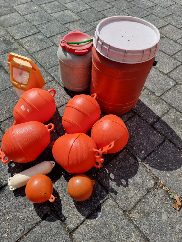 Meerval boeien en aastonnen, Ophalen of Verzenden, Gebruikt
