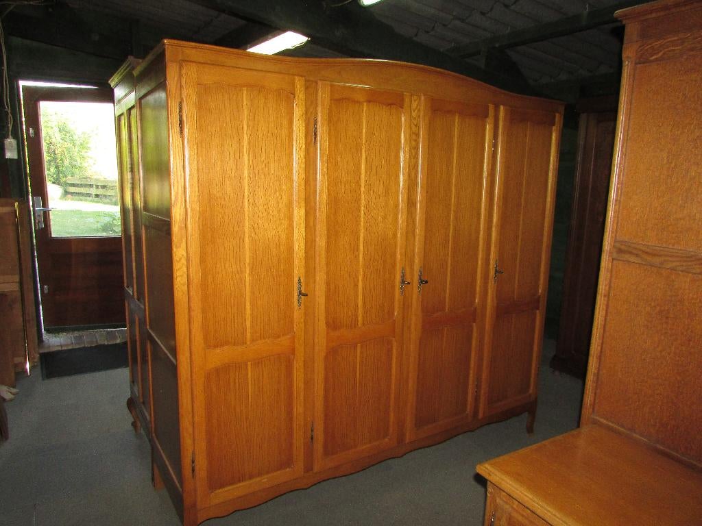 Barok eiken 4 deurs linnenkast met hang en leg 375,00, Met deur(en), Barok Eiken queen anne stijl, Verzenden, Eikenhout