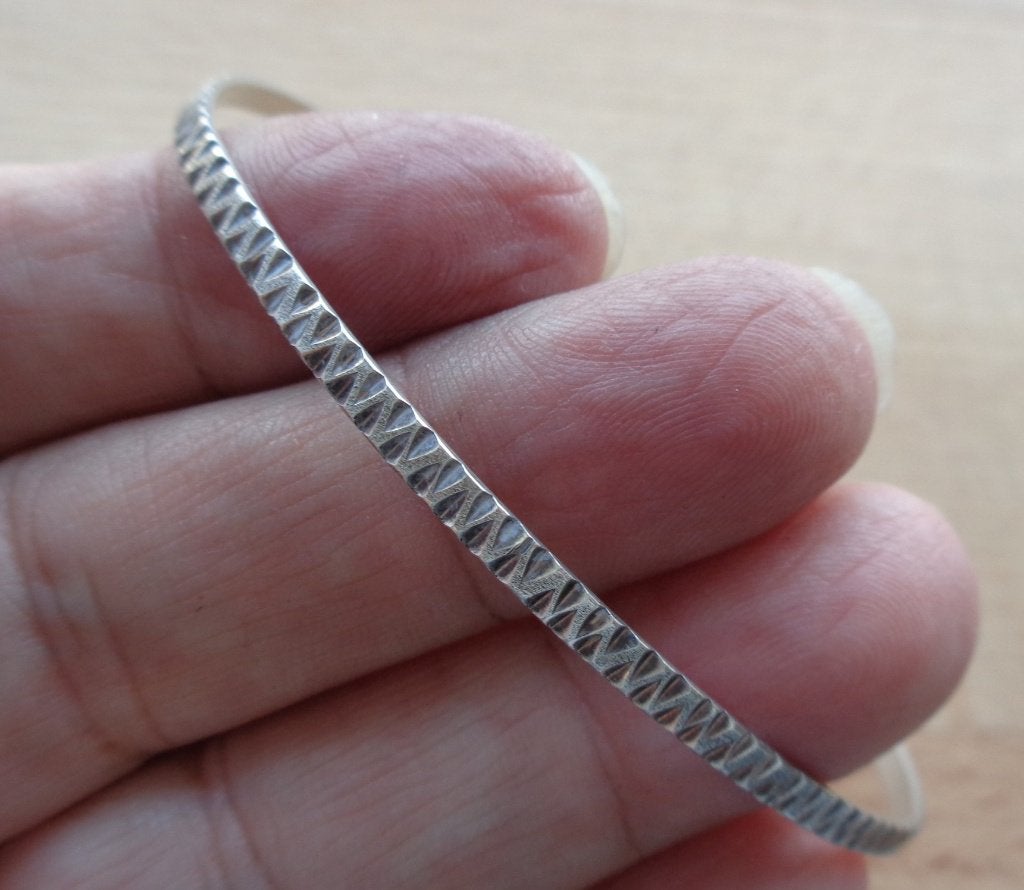 zilveren bewerkte dunne slavenarmband [309], Sieraden, Tassen en Uiterlijk, Verzenden, Zo goed als nieuw, Zilver, Zilver