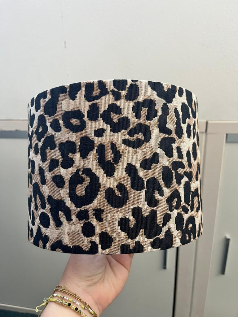 Stijlvolle lampenkap in panterprint/ leopard print NIEUW, Huis en Inrichting, Ophalen of Verzenden, Zo goed als nieuw, Rond, Minder dan 25 cm