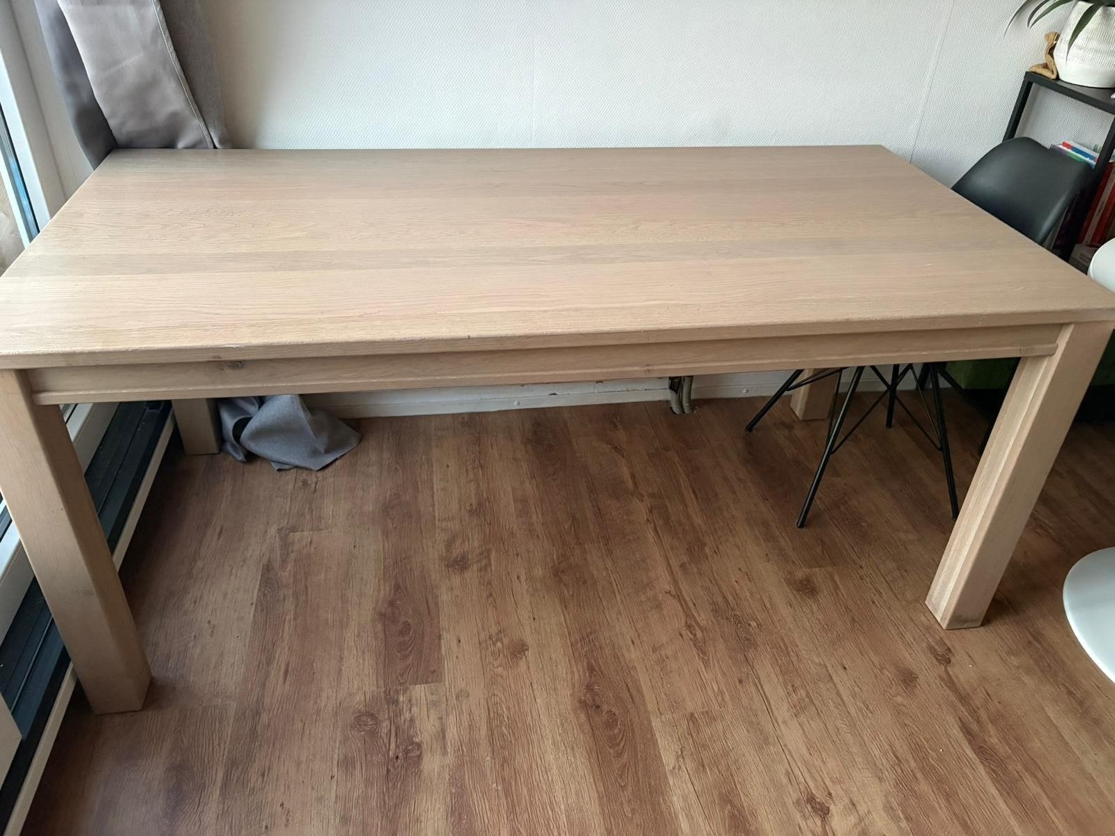 Robuuste eikenhouten eettafel, Huis en Inrichting, Tafels | Eettafels, Eikenhout, Zo goed als nieuw, Modern, Tijdloos, 150 tot 200 cm