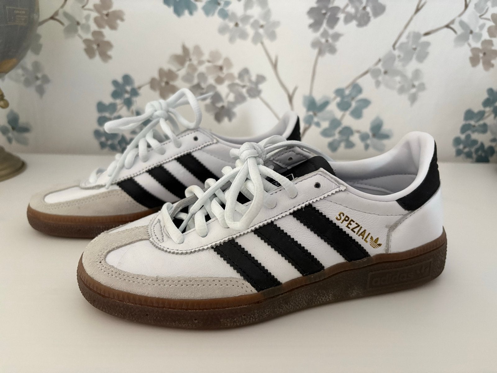 Adidas Spezial sneakers wit/zwart - Maat 35.5, Kleding | Dames, Ophalen of Verzenden, Zo goed als nieuw, Wit, Sneakers of Gympen