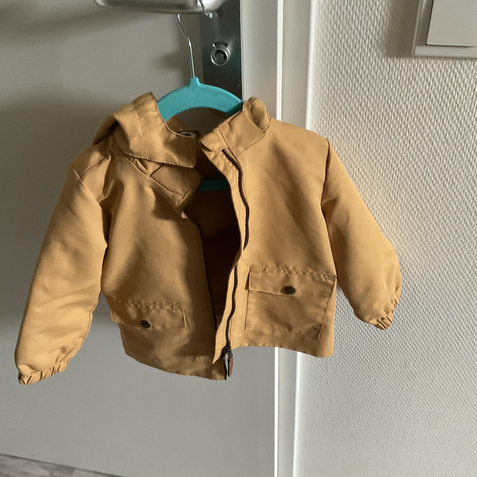 Meisje regenjas maat 80, Kinderen en Baby's, Babykleding | Maat 80, Ophalen, Zo goed als nieuw, Meisje, Jasje