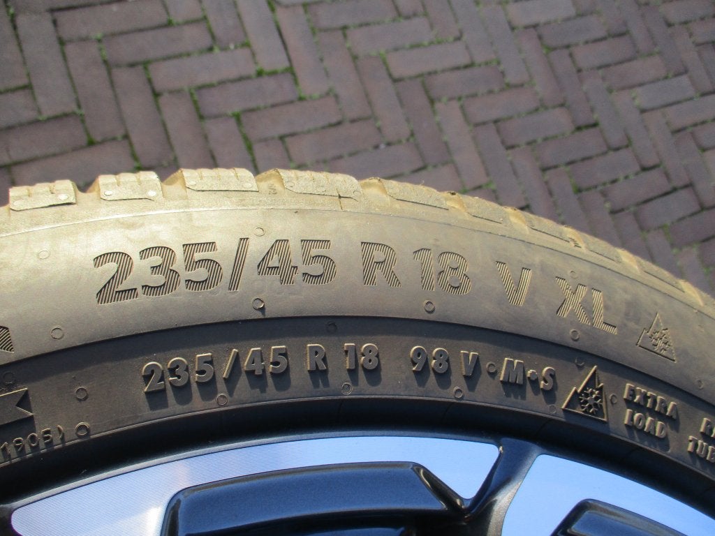 Foto 8 van Orig. Hyundai Kona 18 inch winterbanden N Line tpms IZGST