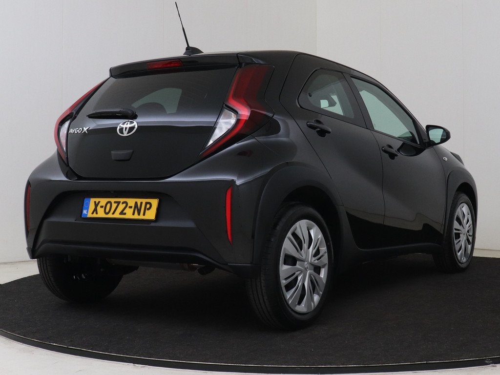 Toyota Aygo X 1.0 VVT-i S-CVT Play | BTW Voertuig | Achterui, Auto's, 12 maanden, Gebruikt, 4 stoelen, Zwart