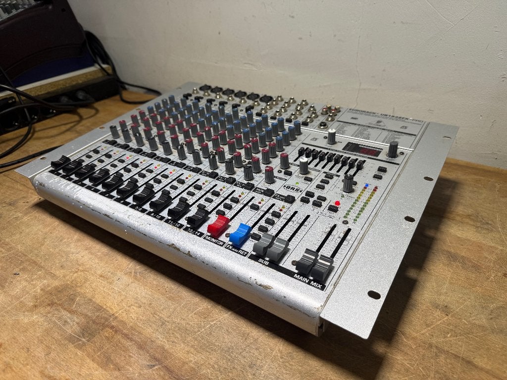 Behringer Eurorack UB1832FX-Pro Mixer Mengtafel geluid, Ophalen of Verzenden, Gebruikt, 10 tot 20 kanalen, Microfooningang