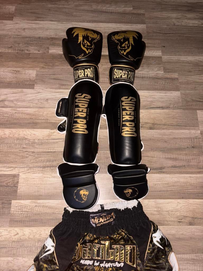 Boks set, Sport en Fitness, Vechtsporten en Zelfverdediging, Overige, Vechtsportbescherming, Zo goed als nieuw, Maat M