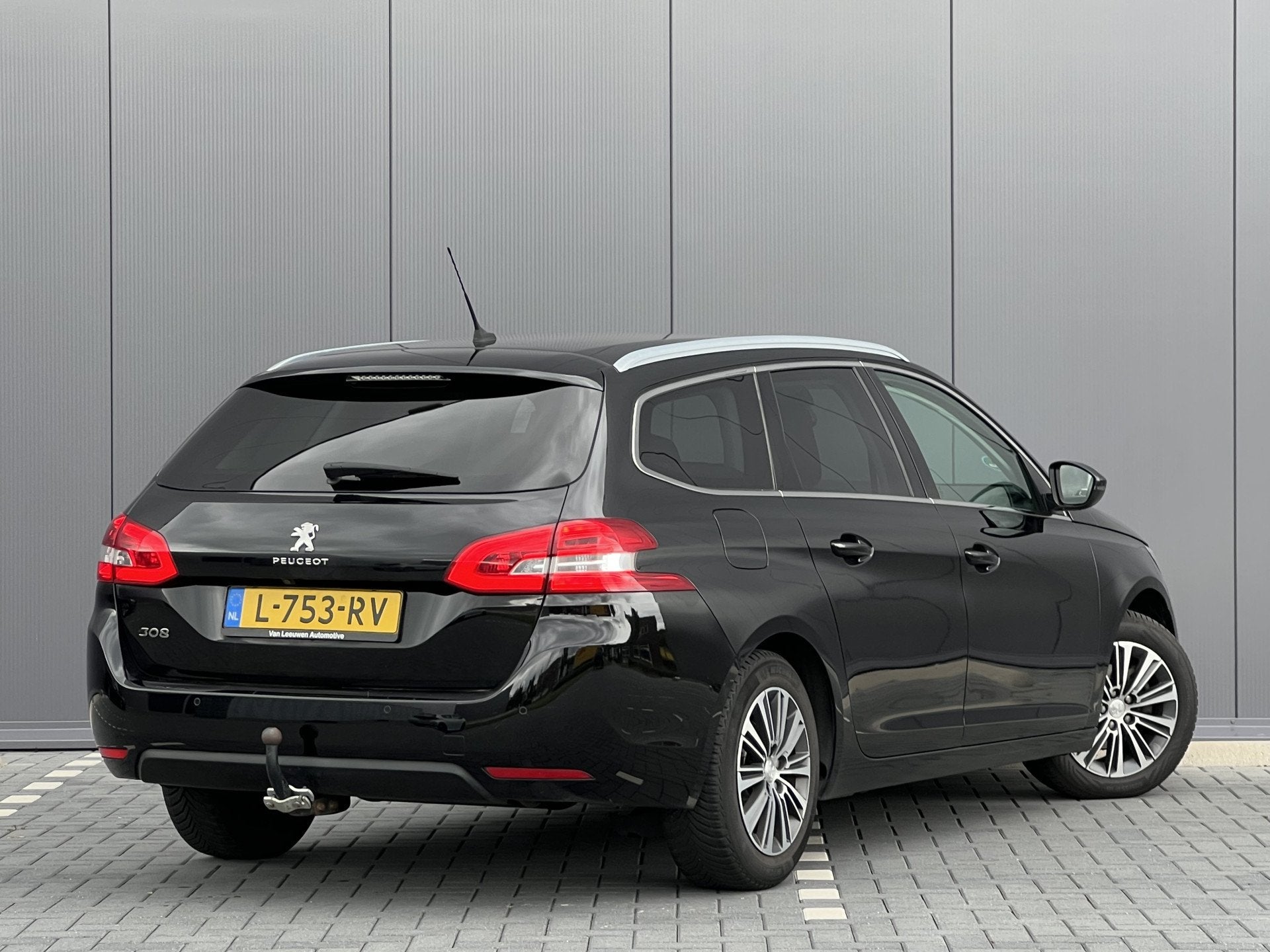 Foto 2 van Peugeot 308 SW 1.2 PureTech Blue Lease Allure | Riem V.V | A