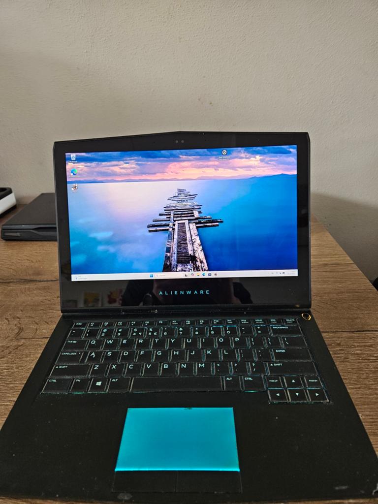 Alienware 13 r3 oled defect te koop, Ophalen, 13 inch, SSD