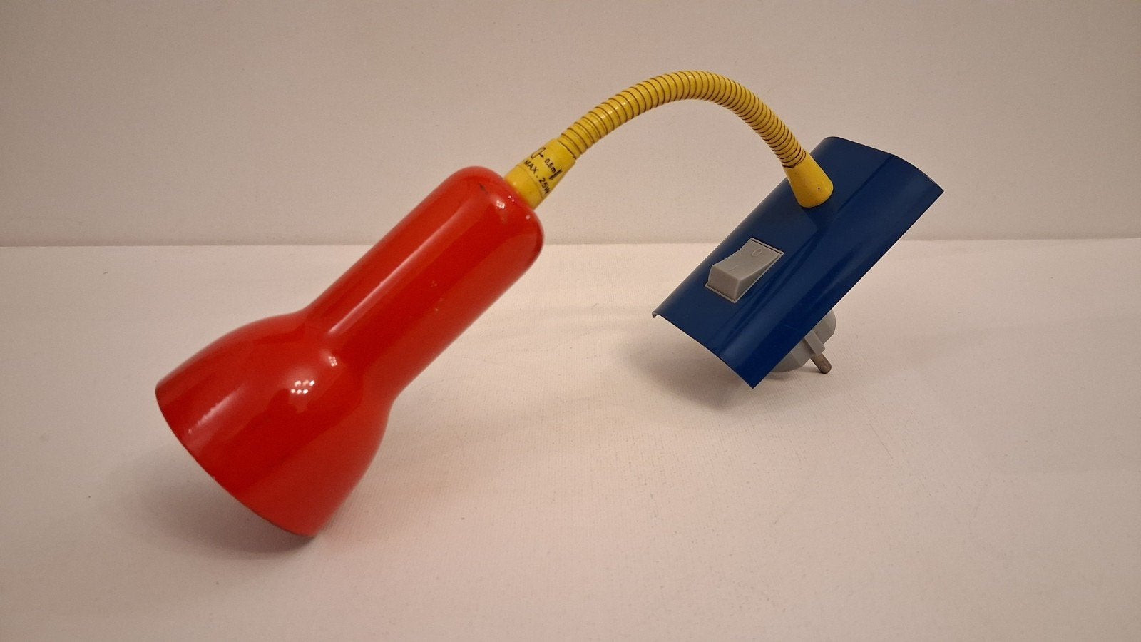 Vintage Briloner Memphis Design stopcontactlamp, Jaren 80/90, Meerkleurig, E14 (klein), Ophalen of Verzenden, Metaal