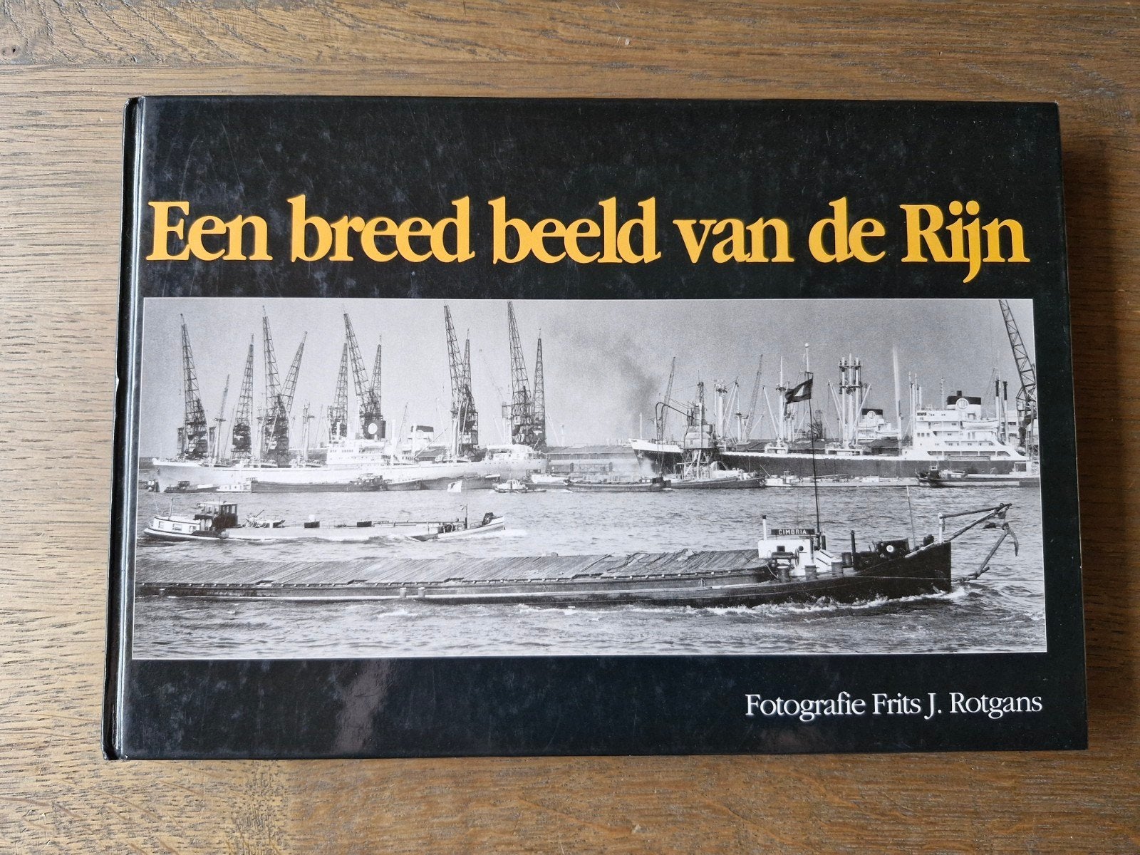 Een breed beeld van de Rijn - Fotoboek Frits J. Rotgans, Boeken, Ophalen of Verzenden, Zo goed als nieuw, Frits J. Rotgans, Boot