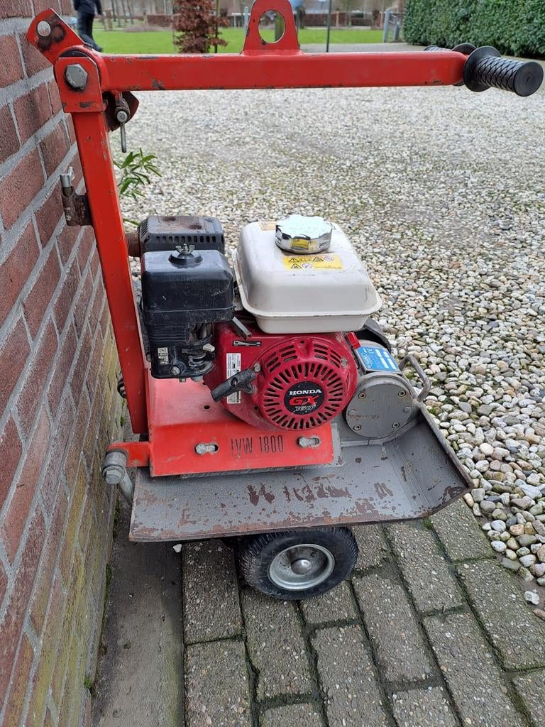 Revo Lvw 1800 trilplaat, Tuin en Terras, Hand-tuingereedschap, Ophalen of Verzenden