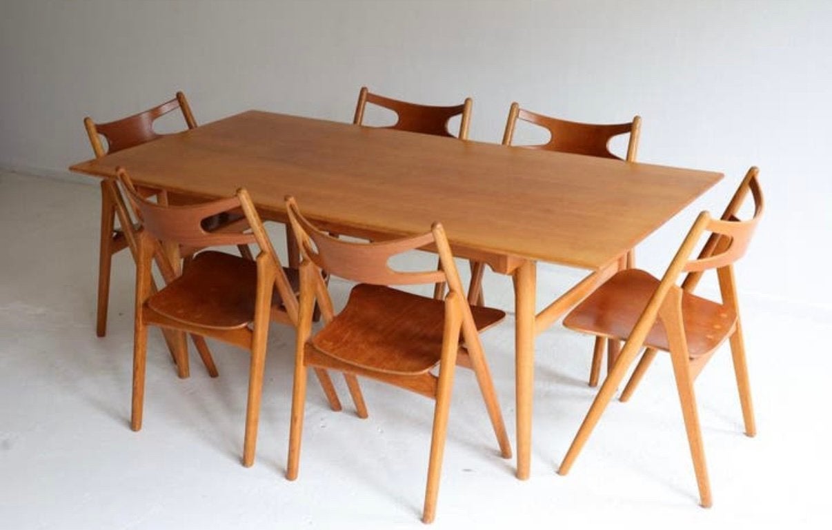 Hans Wegner Sawbuck eetkamerset Carl Hansen, Ophalen, Pim@tijdperk.eu   leyla@tijdperk.eu, Vintage design, Bruin