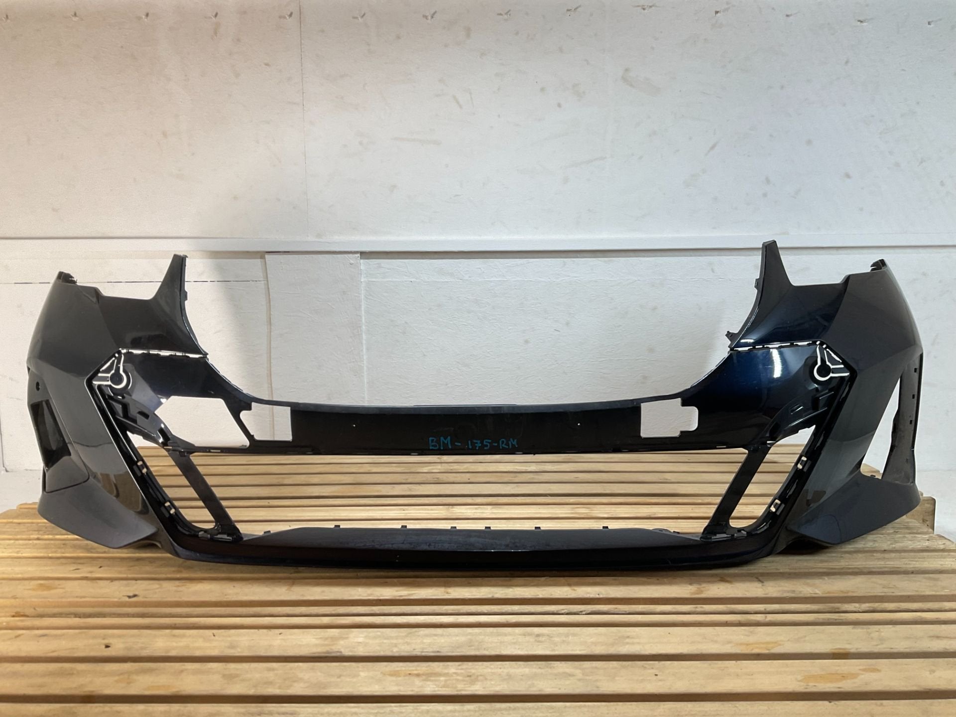Bumper BMW 5 Serie G60 MPakket 51118084653 Voorbumper BM-175, Auto-onderdelen, Petuelring 130
80788  Munich, DE, Gebruikt, Voor