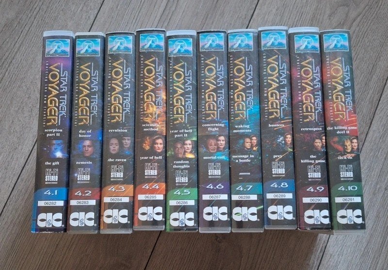 Star Trek Voyager VHS set 4.1 t/m 4.10 nieuw geseald, Alle leeftijden, Ophalen of Verzenden, Nieuw in verpakking, Tv-serie of Tv-programma