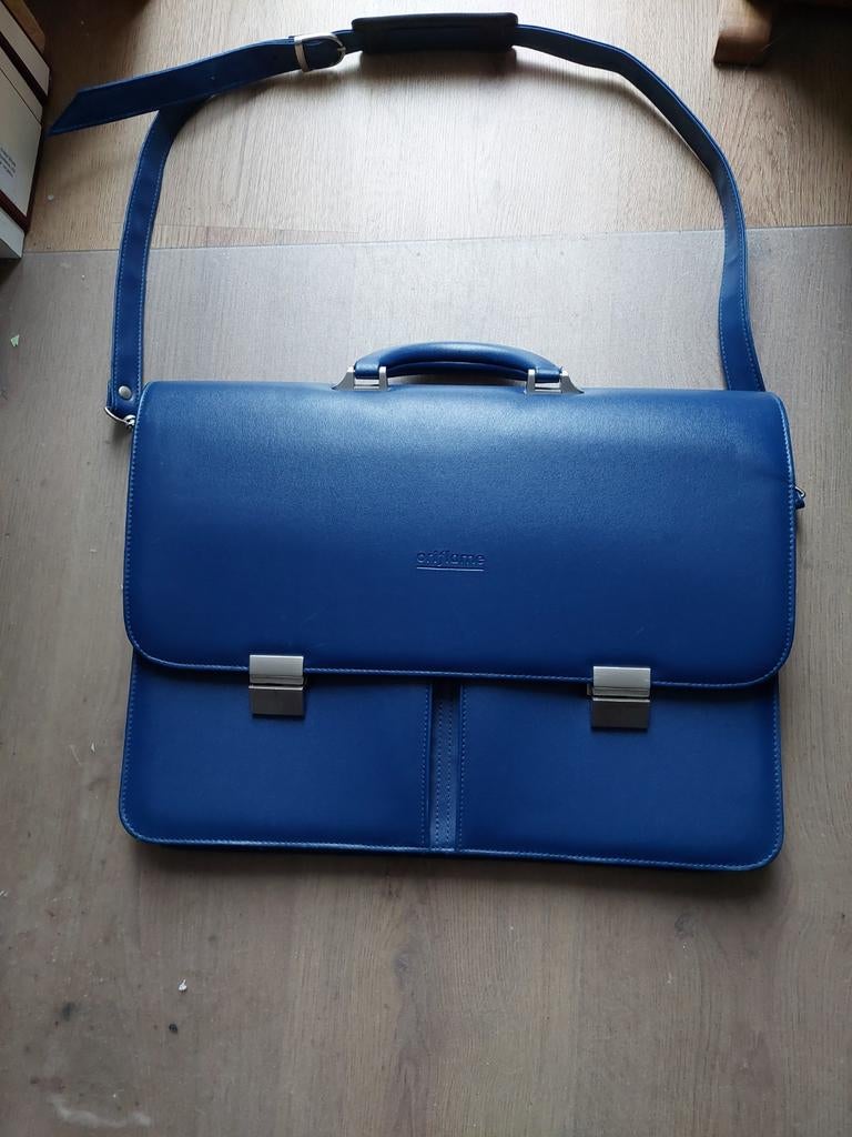 Nette blauwe aktetas / laptoptas met schouderband, Computers en Software, Laptoptassen, Ophalen, 15 inch, Gebruikt, Aktetas