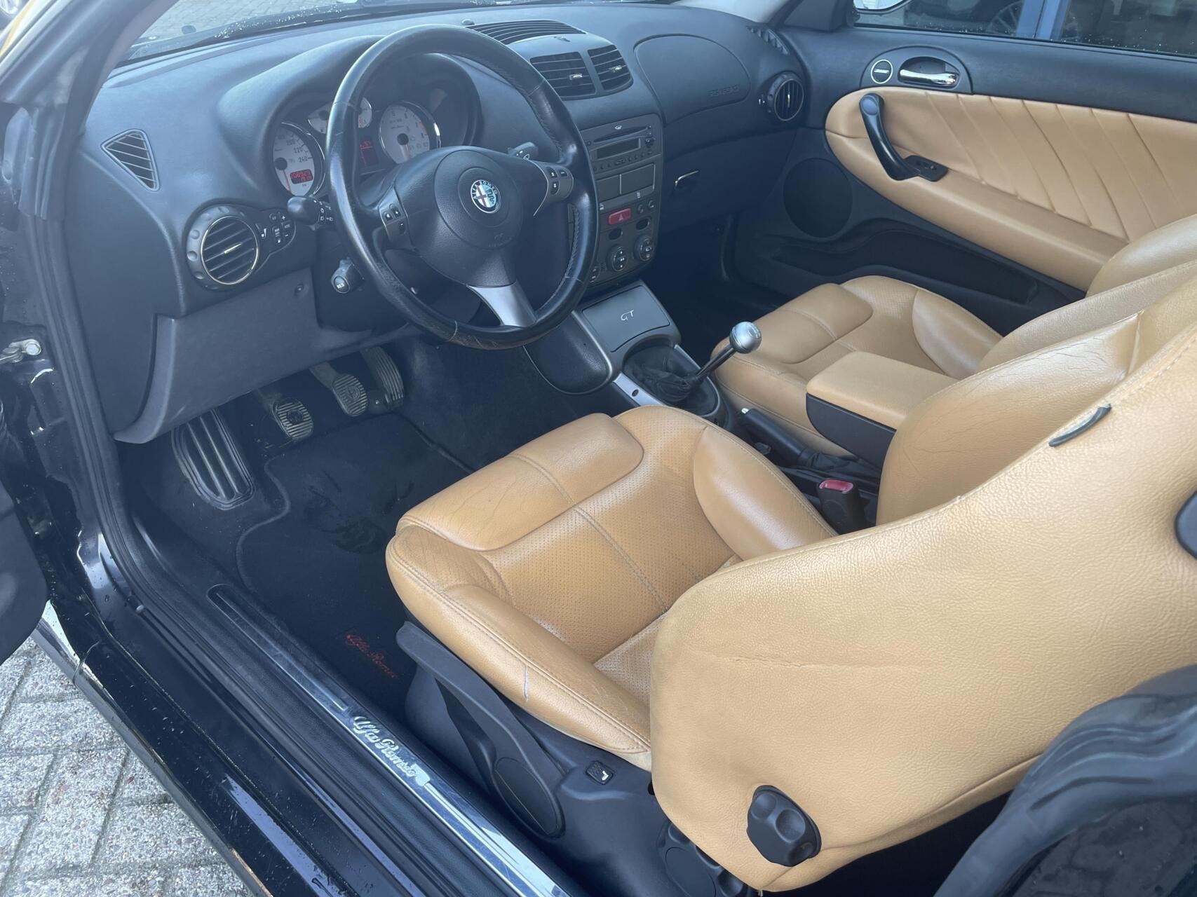 Alfa Romeo GT 1.8 T.Spark Imola beige leer, Gebruikt, Beige, 4 cilinders, Met garantie (alle)