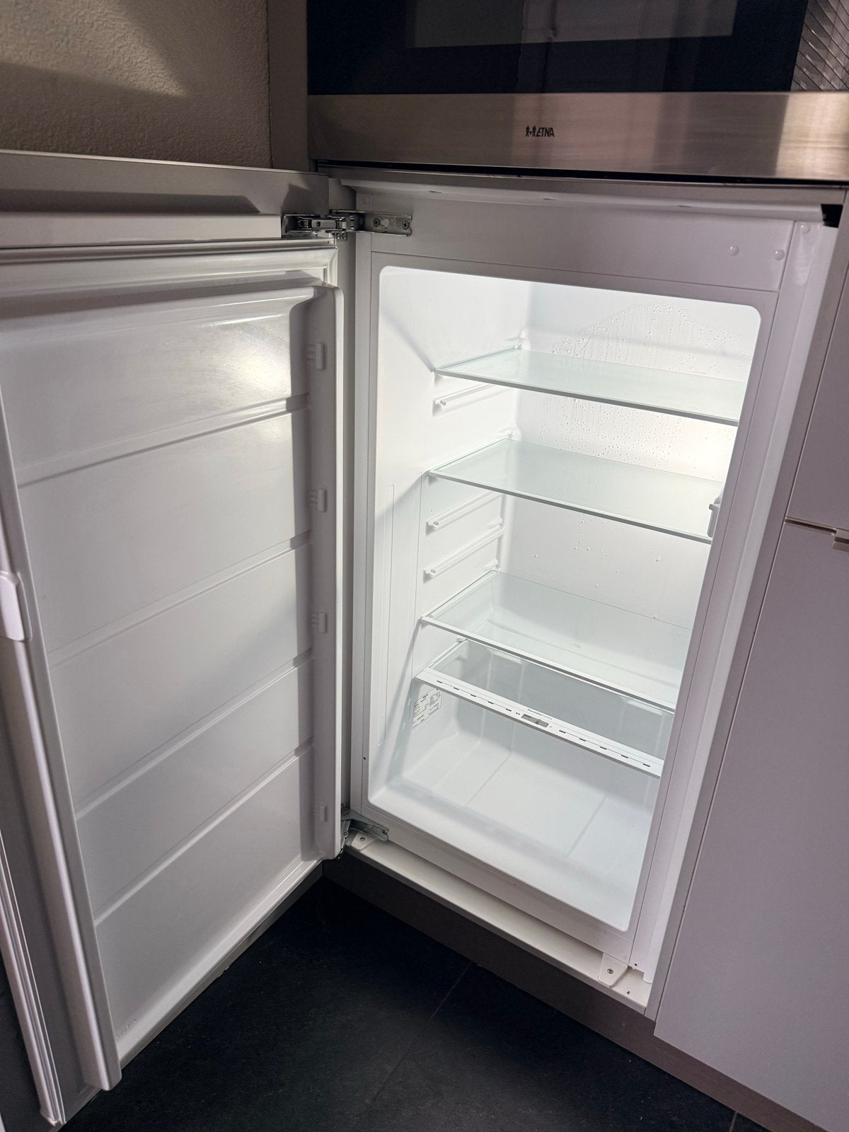 Foto 8 van Moderne U-keuken met inbouwapparatuur