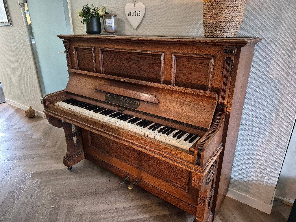 Antieke houten buffet piano F. Hildrum Krefeld., Ophalen, Gebruikt, Bruin, Piano