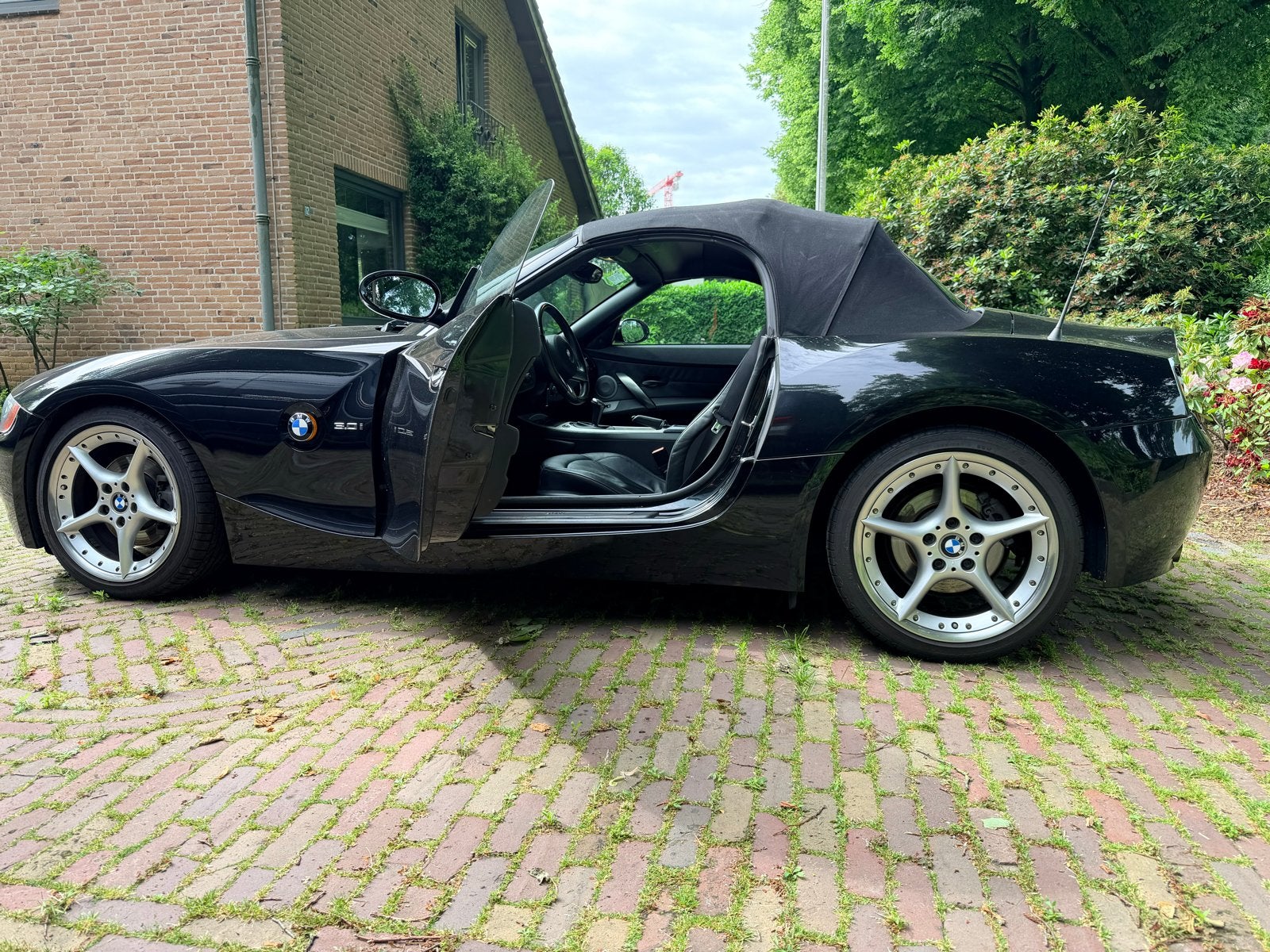 BMW Z4 3.0 I Roadster 2003 Zwart, Auto's, BMW, Achterwielaandrijving, Cabriolet, Zwart, 75 €/maand