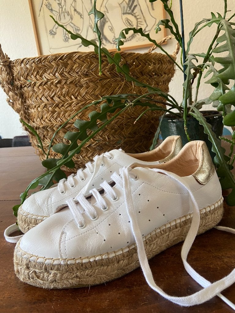 Leuke witte leren espadrilles veter Manfield mt 37 i.z.g.st., Wit, Ophalen of Verzenden, Zo goed als nieuw, Espadrilles of Moccasins