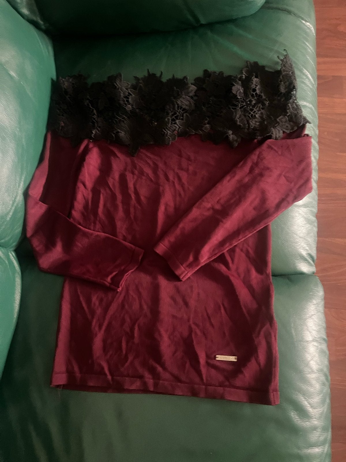 Lipsy London off-shoulder top  - Maat M (38/40), Maat 38/40 (M), Ophalen of Verzenden, Zo goed als nieuw, Lange mouw