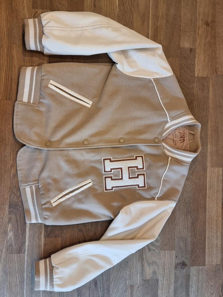 Zara Varsity Jacket Beige Maat 140 (9-10 jaar), Kinderen en Baby's, Ophalen of Verzenden, Meisje, Jas