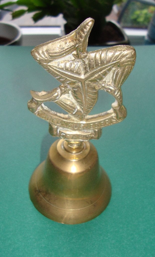 koperen tavelbel met Triskelion en Latijnse Inscriptie, Ophalen of Verzenden, Koper