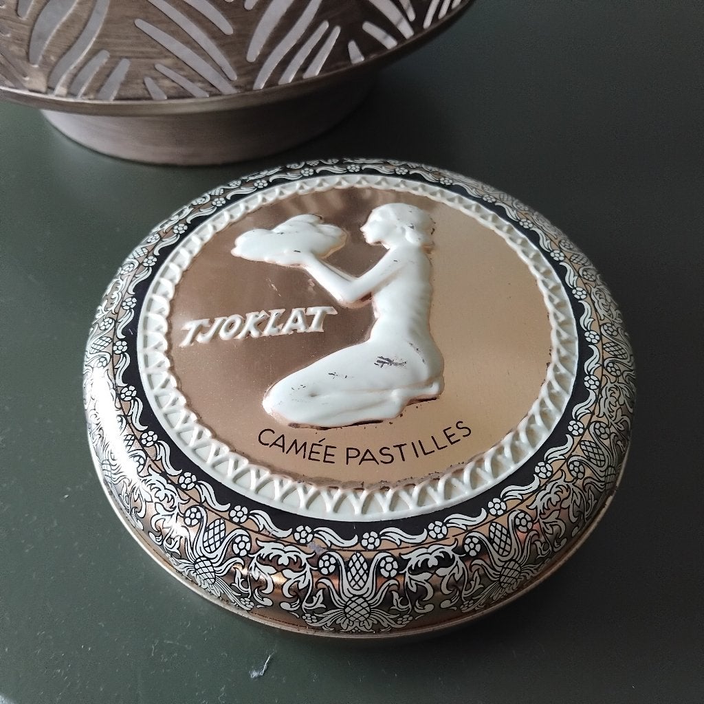 Tjoklat camée pastilles, mooi oud rond blikje, Ophalen of Verzenden, Gebruikt, Overige, Overige merken