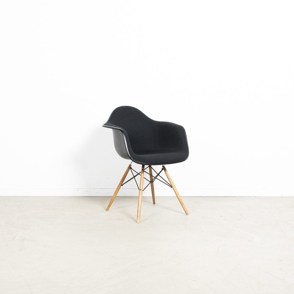 Vitra Eames DAW Stoel Zwart Stof/Kunststof - Hout, Niet ingevuld, Nieuw, Niet ingevuld, Niet ingevuld