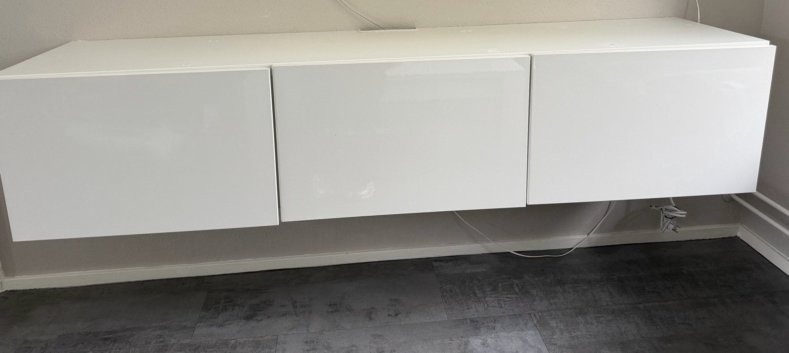 Witte zwevende tv-meubel met opbergruimte (IKEA), Huis en Inrichting, Ophalen, Kunststof, Gebruikt, 150 tot 200 cm