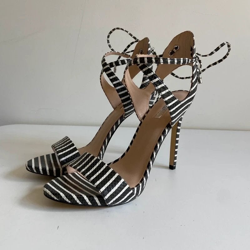 Guess | Zwart wit gestreepte hakken, Kleding | Dames, Zo goed als nieuw, Nvt, Nvt, Nvt