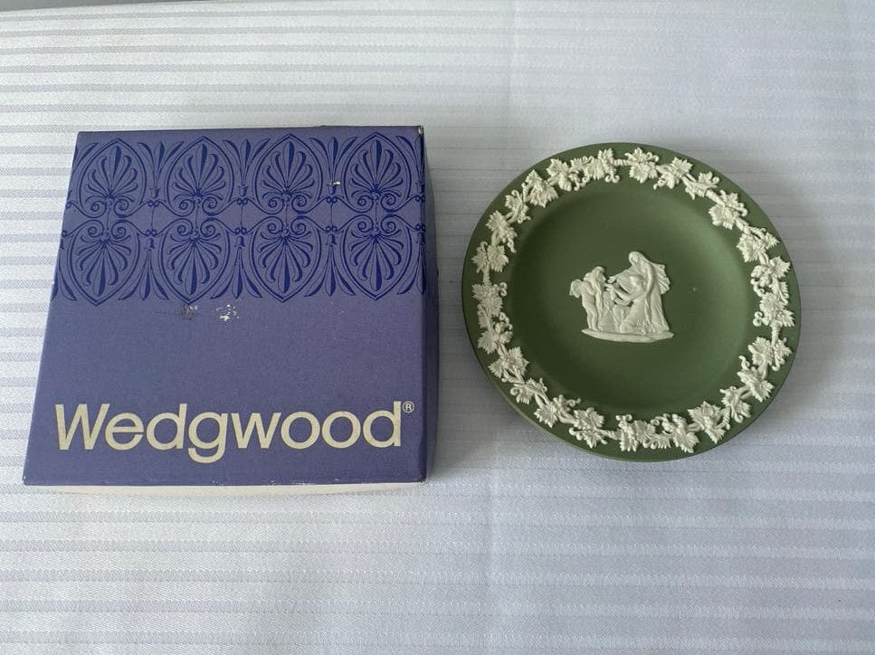 Wedgwood Jasperware Groene Plaat met Klassiek Reliëf, Ophalen of Verzenden
