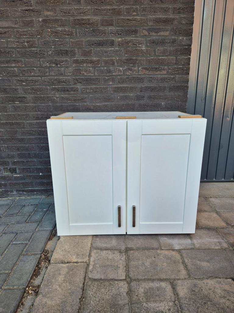 Witte onderkast met twee deuren en plank, Ophalen, Gebruikt