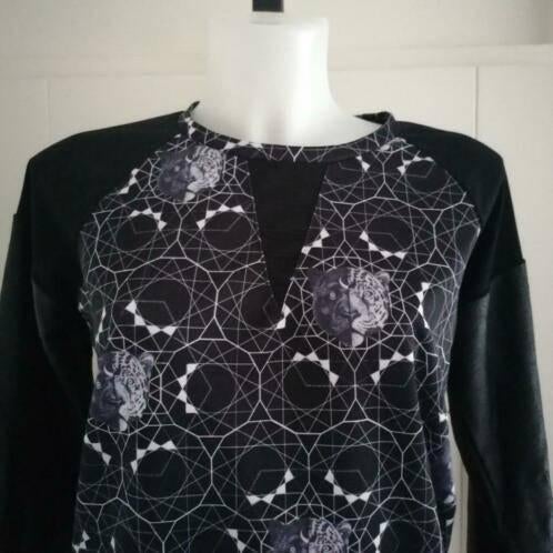 Silvian Heach Denim zwarte sweater + tijgerkoppen XS 36918, Kleding | Dames, ., Zwart, Ophalen of Verzenden, Zo goed als nieuw