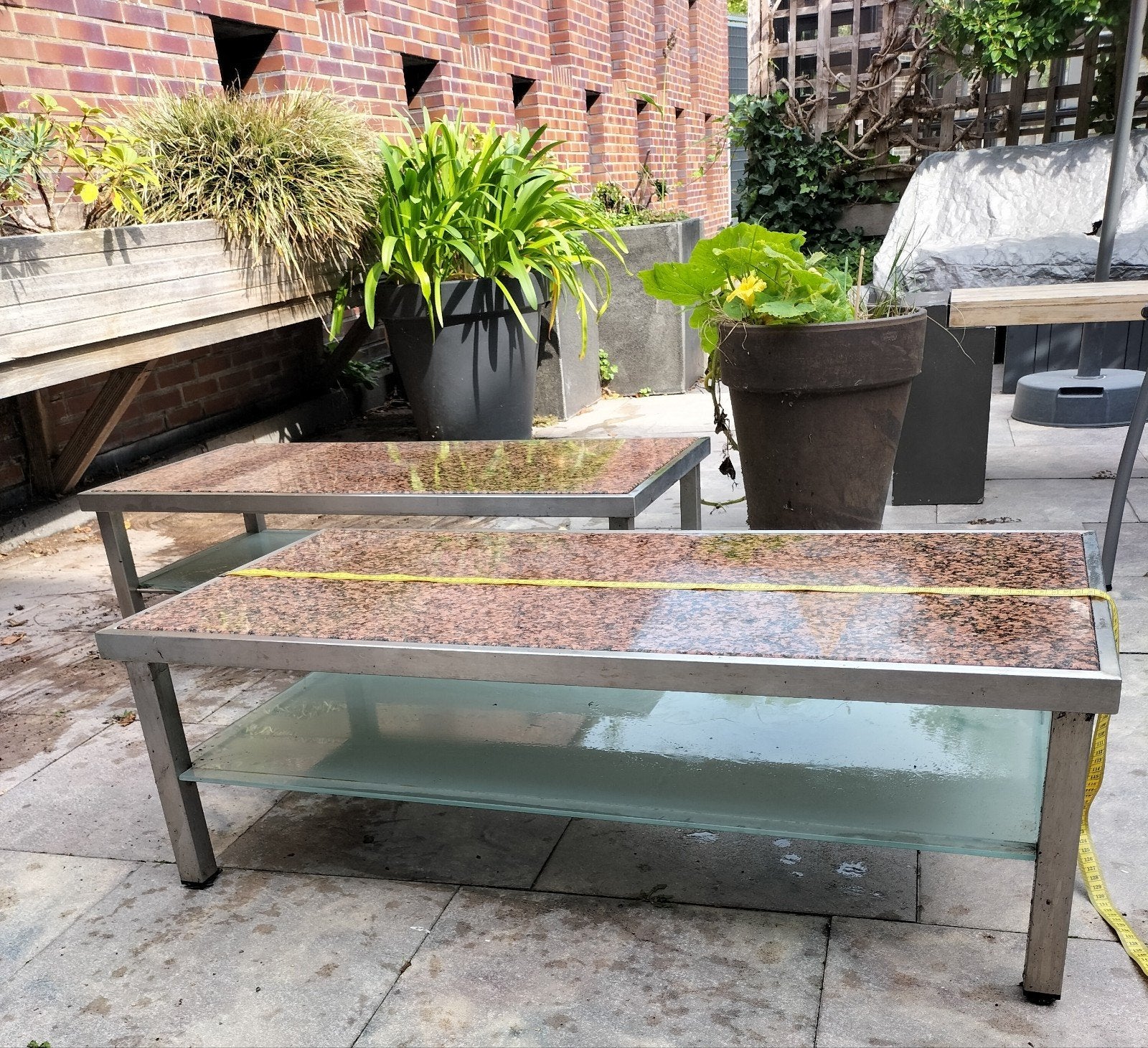 twee staal met natuurstenen tafels 95x45x31h, Huis en Inrichting, Ophalen, Overige materialen, Minder dan 50 cm, Gebruikt