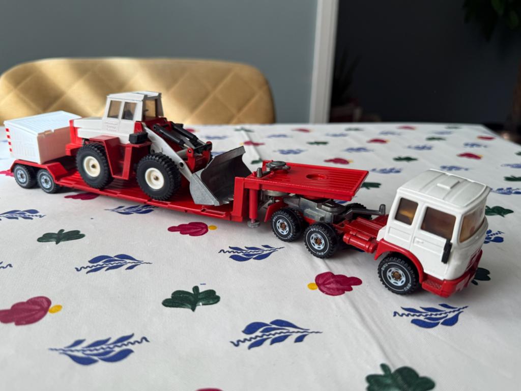 Siku 2125 - MAN Vrachtwagen Met Dieplader & Zettelmeyer, Hobby en Vrije tijd, Modelauto's | Overige schalen, Zo goed als nieuw