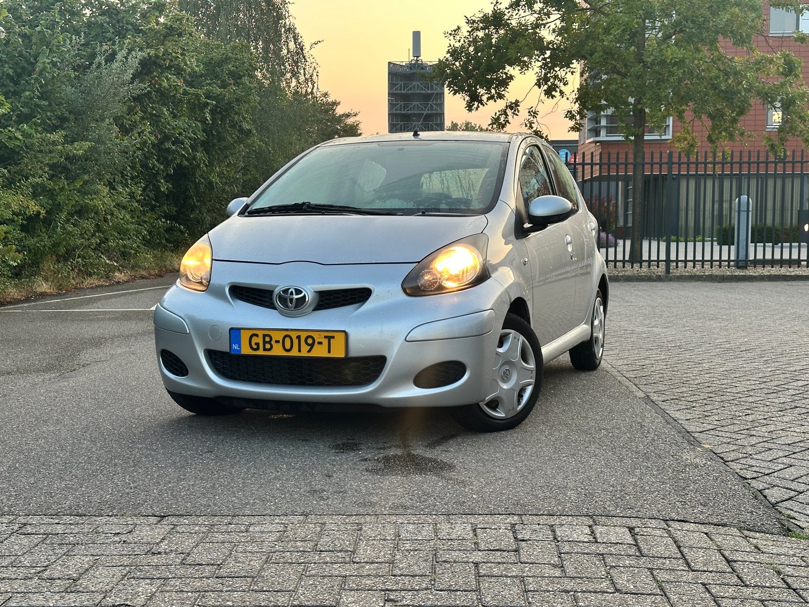 Toyota Aygo 1.0 5Drs / Navigator / Airco / Elek. Ramen, Voorwielaandrijving, Elektrische ramen, Stof, Zwart