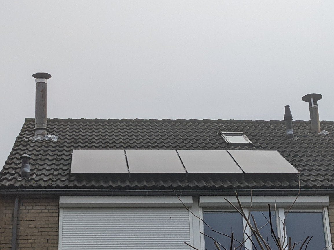 Jinko Solar Tiger 4x 345 Wp (1380 Wp)+ montagerail pannendak, Ophalen, Zo goed als nieuw, Paneel, 200 wattpiek of meer