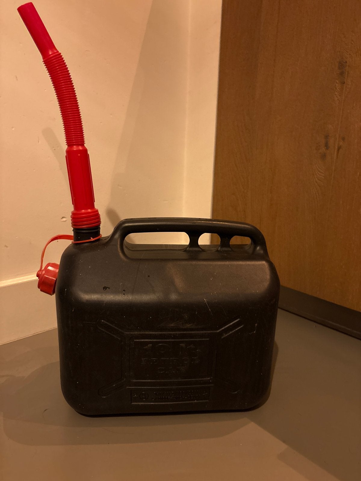 Jerrycan 10 liter met schenktuit - Zwart, Ophalen of Verzenden, Gebruikt, Universele onderdelen