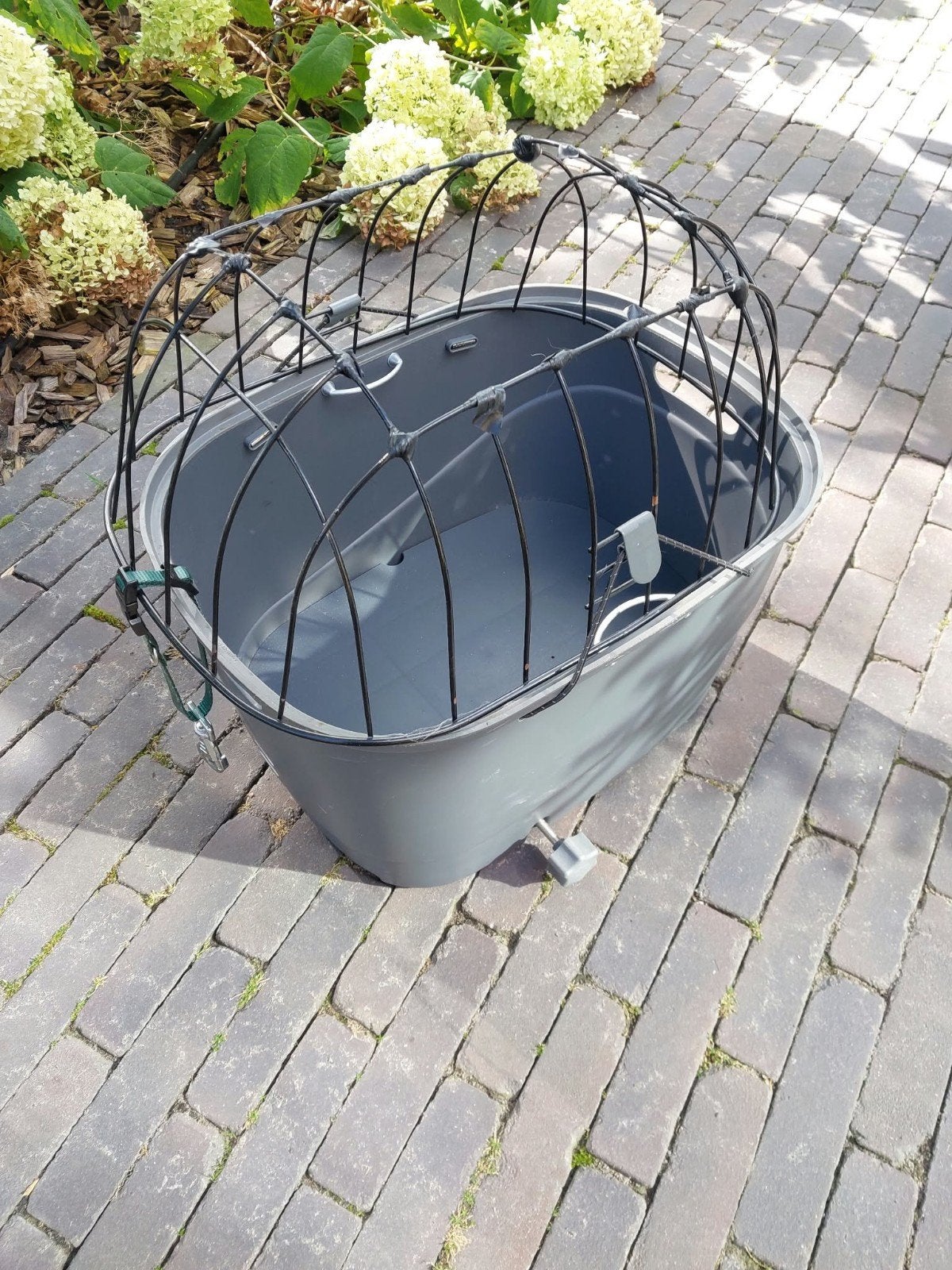 Kunststof hondenfietsmand met korf, Ophalen, Gebruikt