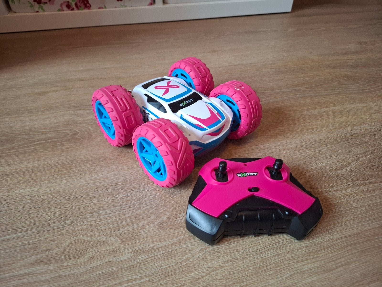 Bestuurbare auto - Exost 360 Cross - Roze/Wit, Hobby en Vrije tijd, Elektro, Gebruikt, Auto offroad, Ophalen of Verzenden