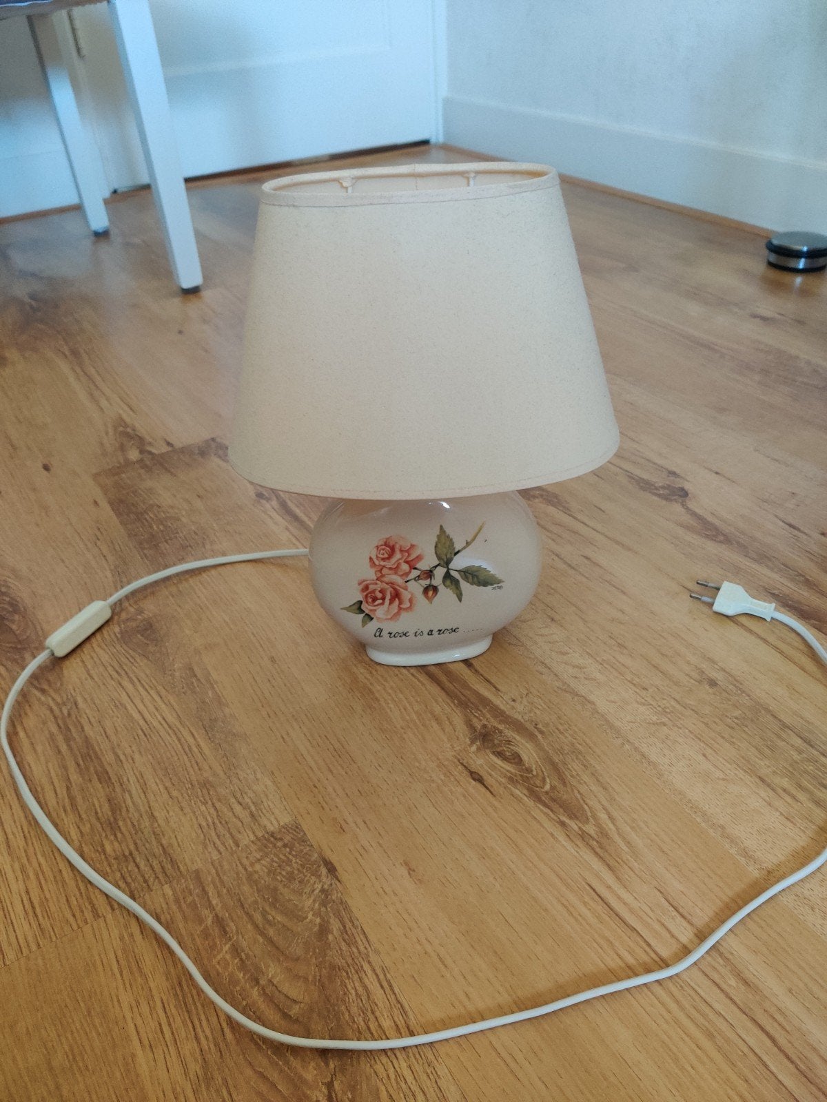 Sfeervolle schemerlamp met rozenmotief, Gebruikt, Romantisch, Klassiek, Ophalen of Verzenden, Minder dan 50 cm