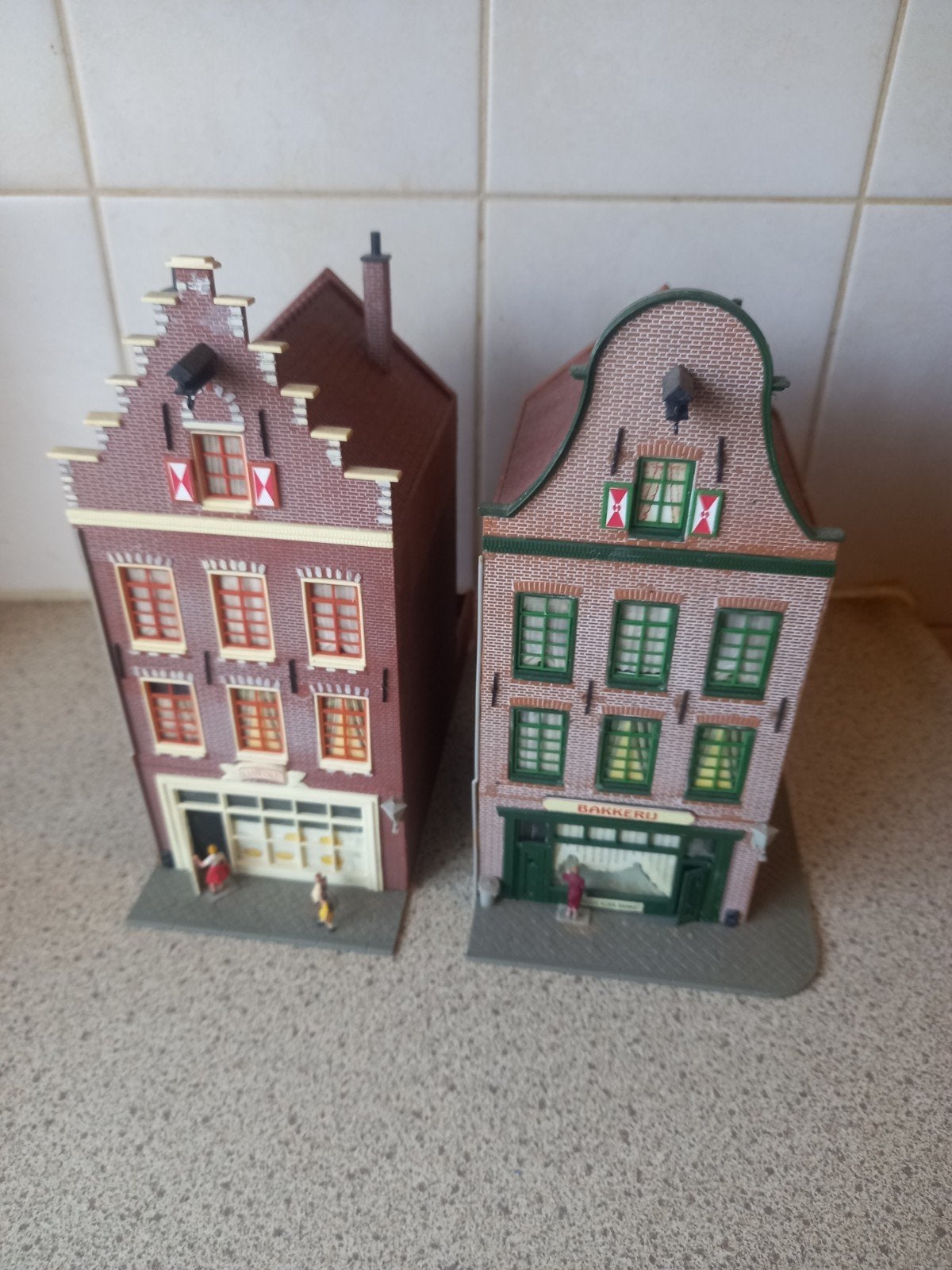 2 stuks Pola HO Nederlandse stadshuizen Een koop samen, Hobby en Vrije tijd, Ophalen of Verzenden, Gebruikt, Brug, Tunnel of Gebouw