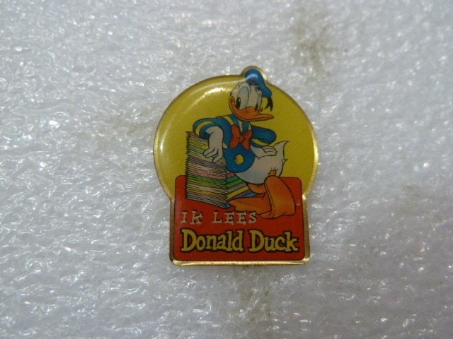 Vintage Donald Duck 'Ik Lees' Pin, Verzamelen, Ophalen of Verzenden, Gebruikt, Figuurtje, Speldje of Pin