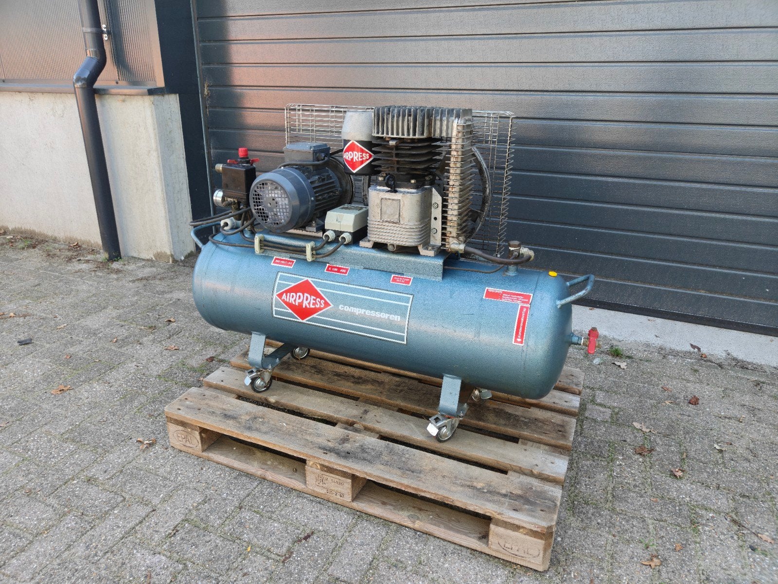 Airpress k100 450compressor incl beurt, Doe-het-zelf en Verbouw, Ophalen, Gebruikt, 400 tot 800 liter/min, 6 tot 10 bar