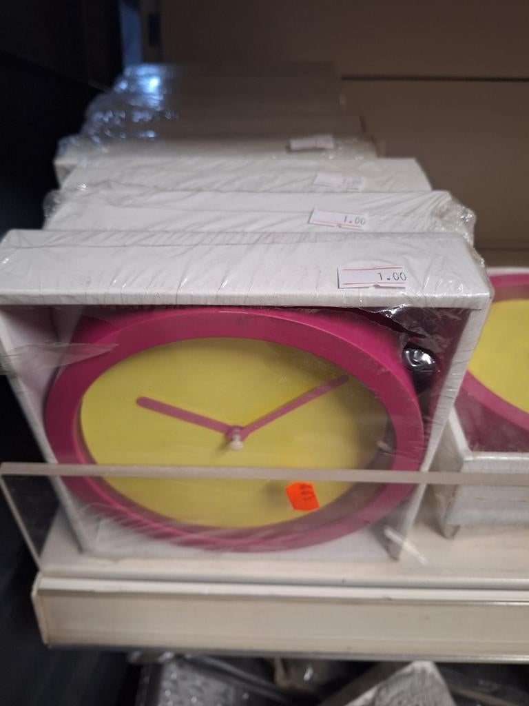 Roze klok, Huis en Inrichting, Woonaccessoires | Klokken, Ophalen of Verzenden, Nieuw, Wandklok